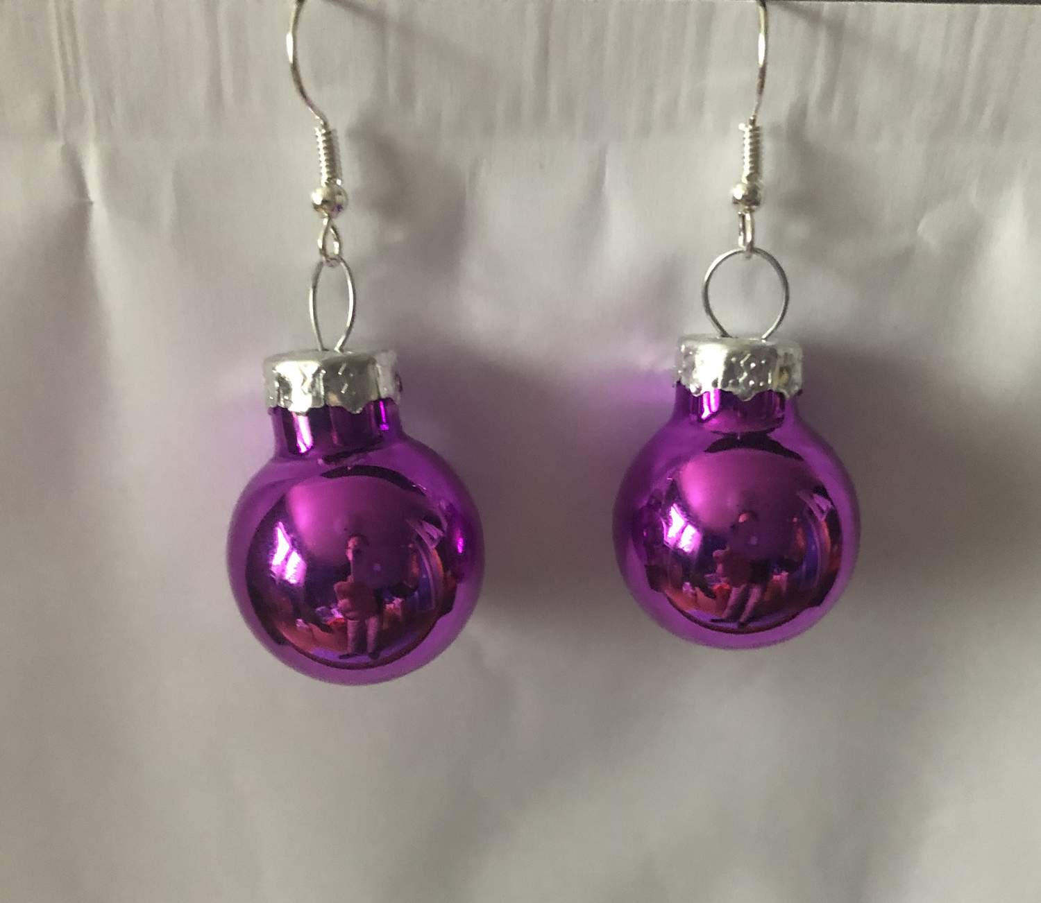 Silver Örhängen till Jul / Christmas - Lila Blanka Julkulor