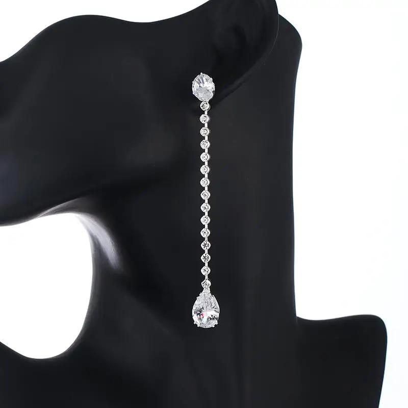 Strass Silver Örhängen med Kedja & Droppe med Vita Rhinestones
