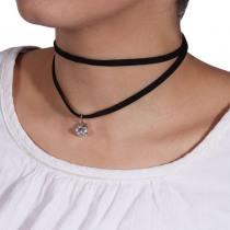 Retro Dubbelt Svart Choker / Halsband med en Vit Rund Rhinestone