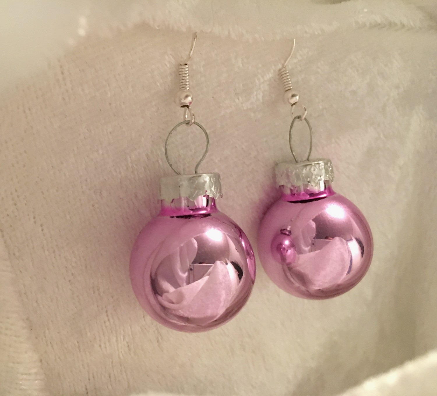Silver Örhängen till Jul / Christmas - Ljus Rosa Blanka Julkulor