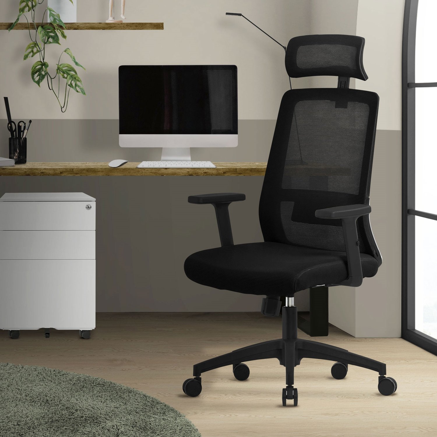 Ergonomisk kontorsstol i svart mesh-tyg med justerbara armstöd och nackstöd ML-design