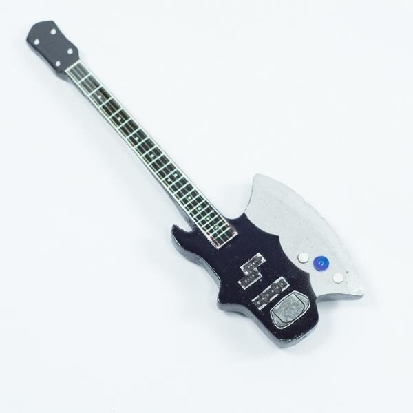 Magnet för kylskåp: KISS - Gene Simmons - AXE Bass