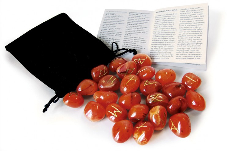 Red Carnelian Runes 9788865270103